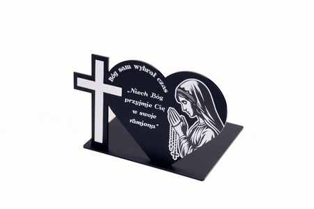 Podstawka pod znicz w kształcie serca z krzyżem klejonym. Wykonana z czarnej matowej/błyszczącej lub mlecznej pleksi