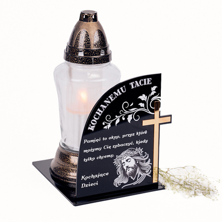 Podstawka pod znicz z klejonym krzyżem złotym lub srebrnym. Wykonana z czarnej matowej lub błyszczącej pleksi